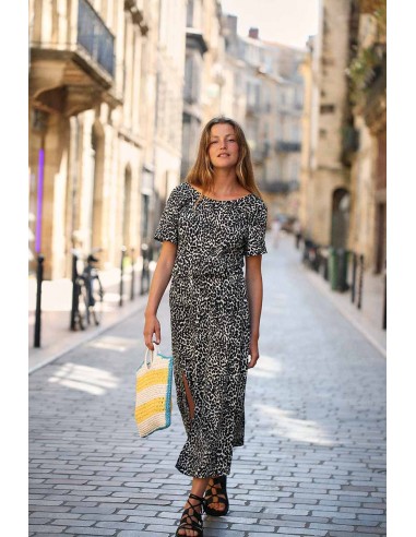 Robe back ouvre sa boutique